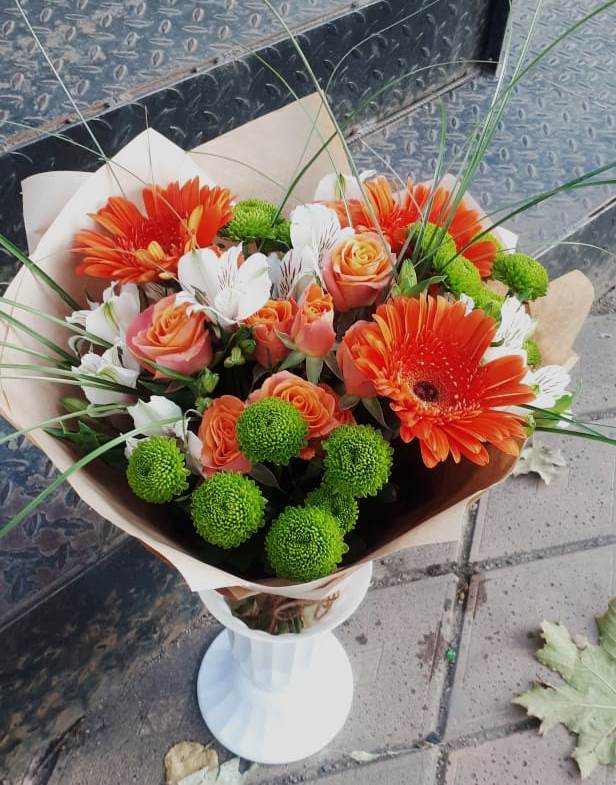 Букет цветов из: Герберы, Хризантемы, Альстромерии и Розы в Горшечное