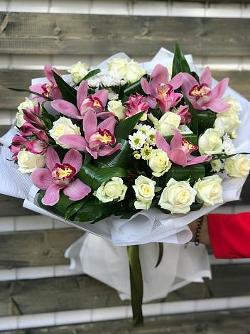 Букет цветов из: Розы и Хризантемы в Горшечное