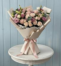 Букет цветов из:  Розы и Лизиантусы в Горшечное