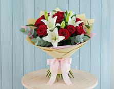 Букет цветов из:  Лилии и Розы в Горшечное