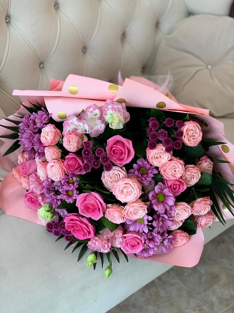 Букет цветов из: Хризантемы, Розы и Лизиантусы в Горшечное