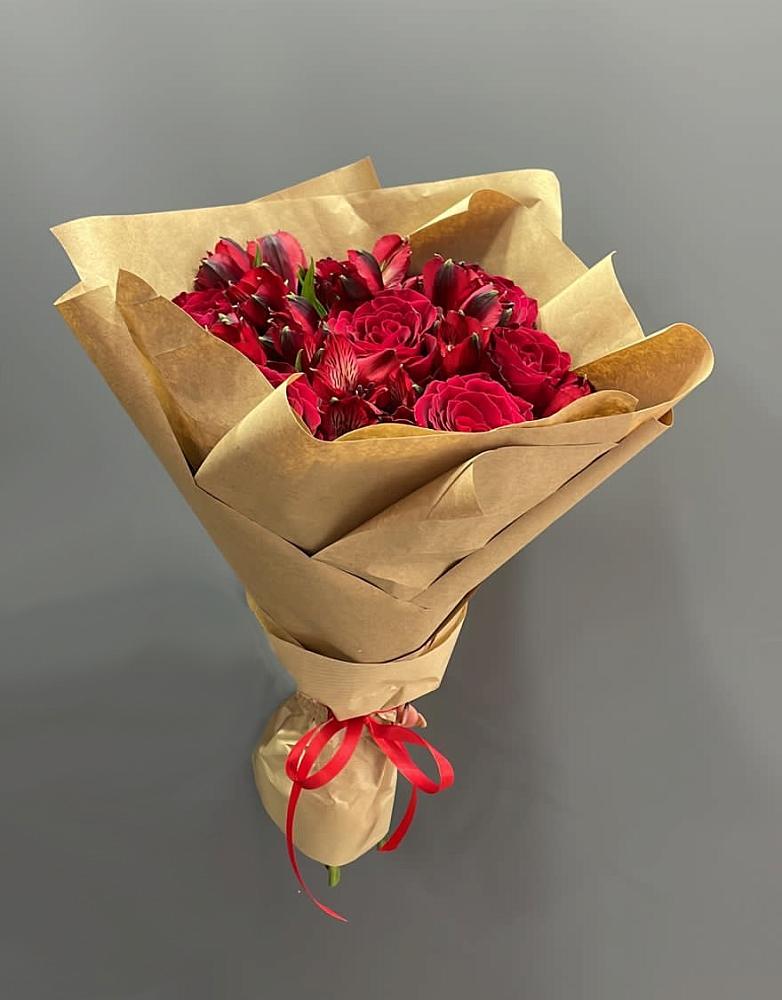 Букет цветов из: Альстромерии и Розы в Горшечное