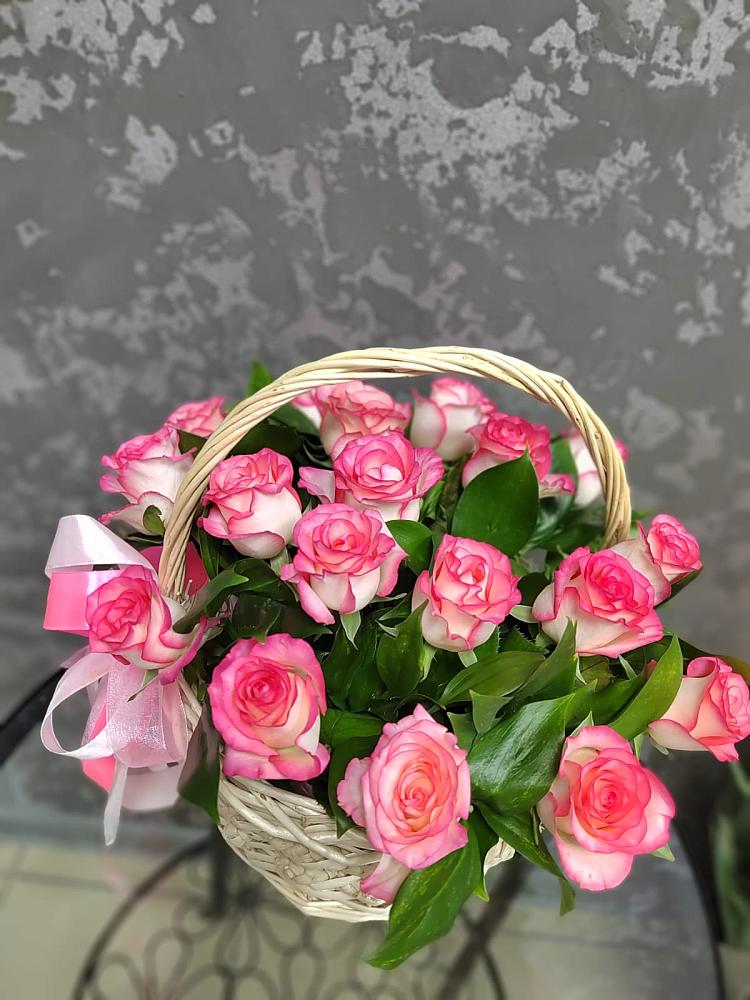 Цветочная композиция из Розы в корзине в Горшечное
