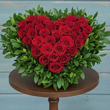 Цветочная композиция из Розы в виде сердца в Горшечное