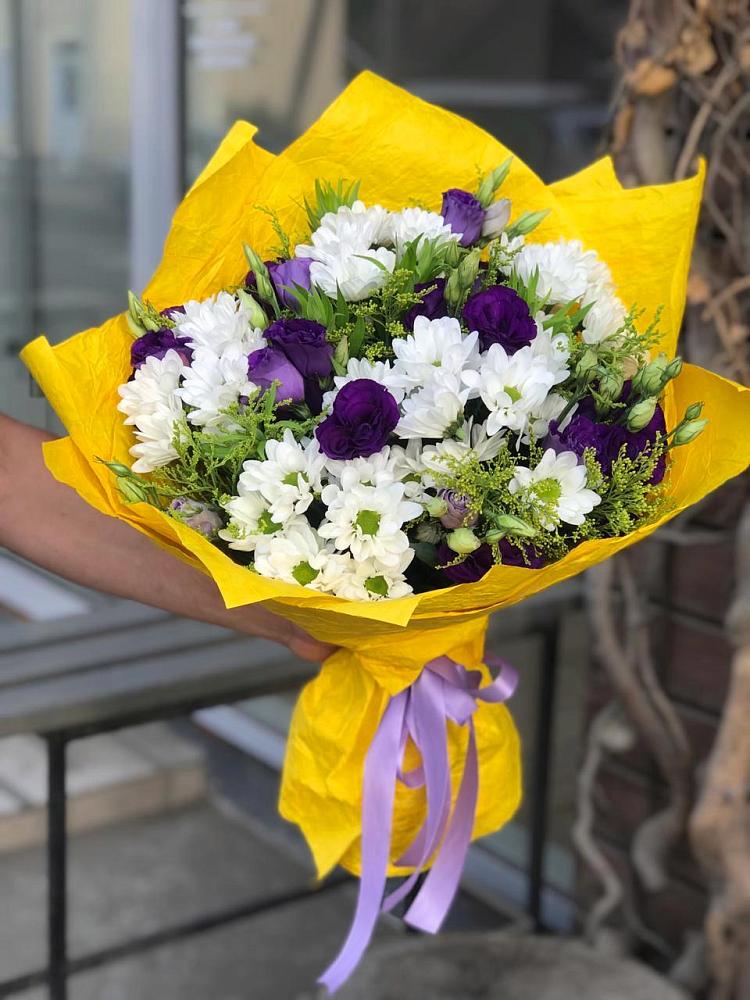Букет цветов из: Ирисы, Хризантемы и Ромашки в Горшечное