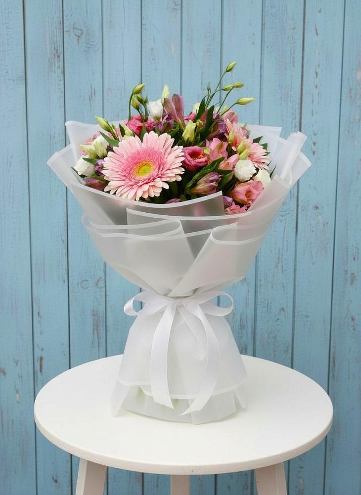 Букет цветов из: Герберы, Альстромерии и Лизиантусы в Горшечное