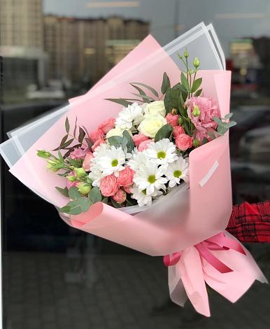 Букет цветов из: Розы, Лизиантусы и Хризантемы в Горшечное