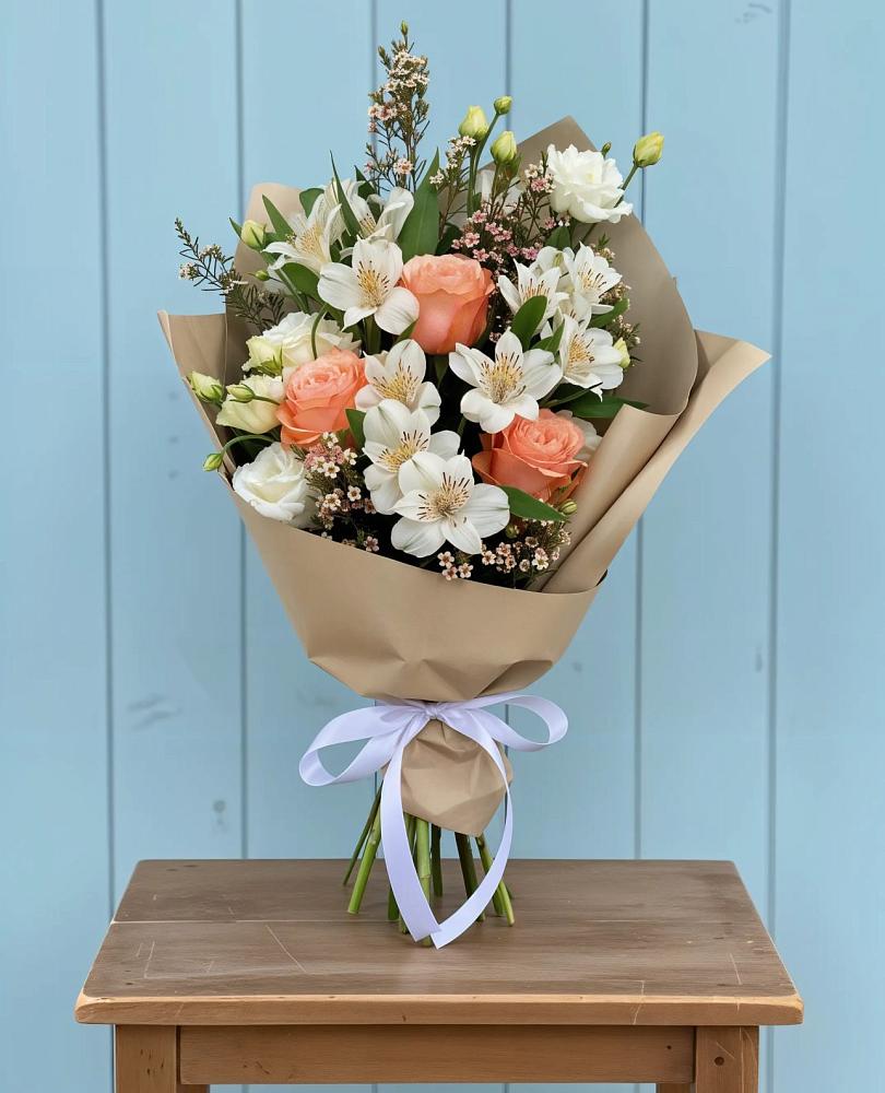 Букет цветов из: Альстромерии, Лизиантусы, Розы и Хризантемы в Горшечное