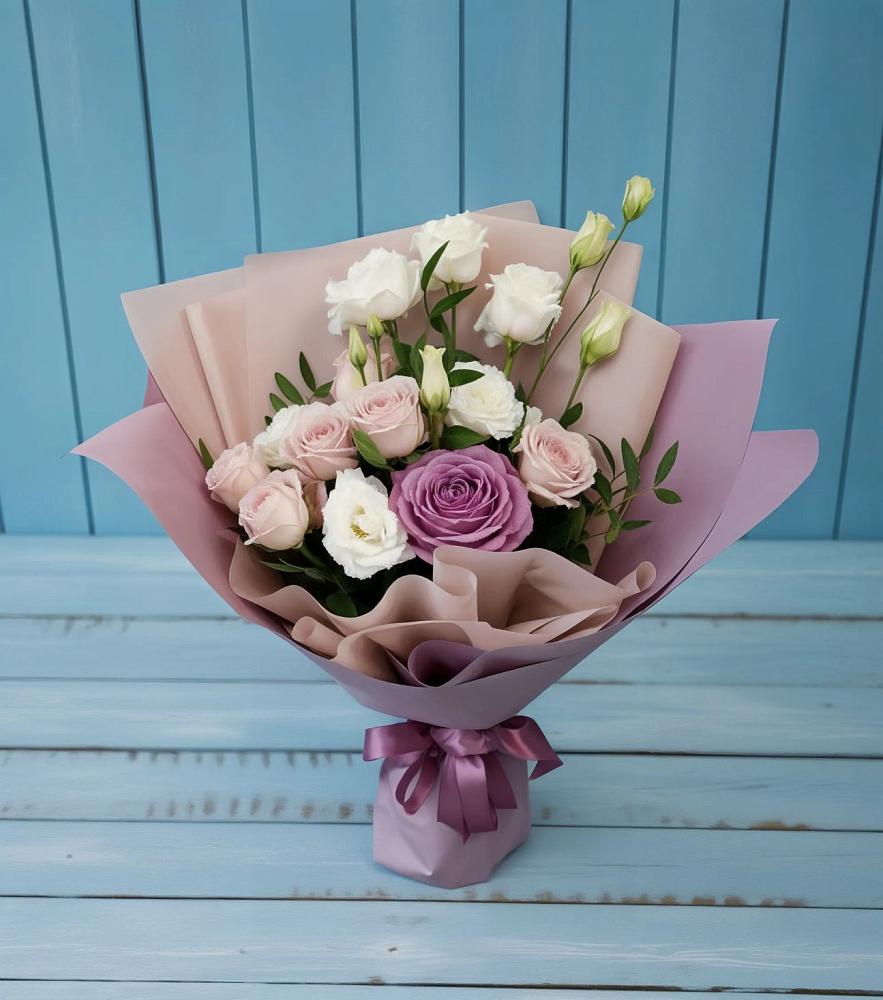 Букет цветов из: Розы и Лизиантусы в Горшечное