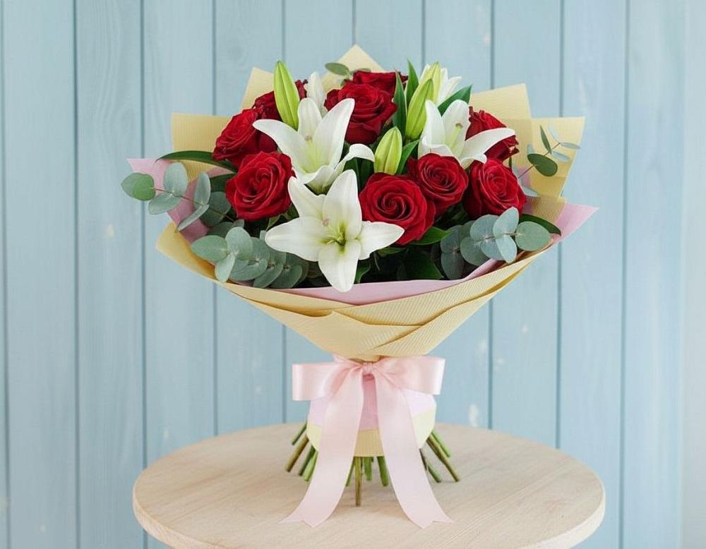 Букет цветов из: Лилии и Розы в Горшечное